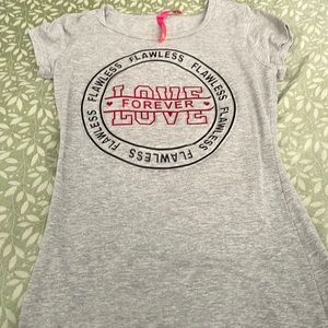 This is a really cute gray shirt